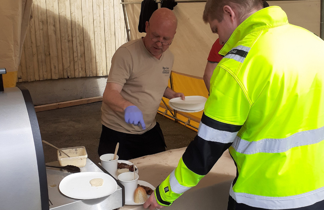 Suonenjokelainen, amerikkalaisen Top Chef-kilpailun finaalista maailmanlaajuisesti kuuluisaksi tullut keittiömestari <strong>Stefan Richter</strong>, on kuumentamassa pariloita. Menussa on irlantilaisia possuvartaita, tartar-kastike ja saksalainen perunasalaatti. 